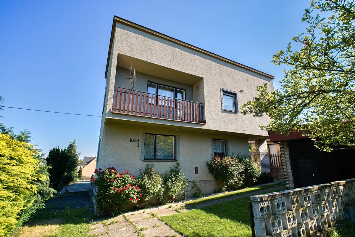 Prodej rodinného domu 179 m², pozemek 2288 m²
